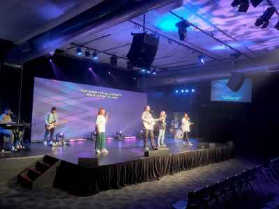Powersoft brings Pentecostal energy to Emerge Church