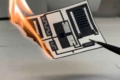 Circuit board made of sheet paper can be burnt to ash after use