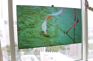 Completely wireless 55-in display can be stuck to the wall using suction