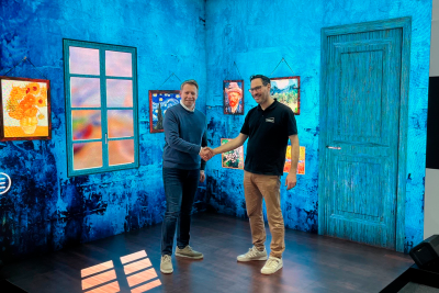 Modulo Pi & AED Group sign partnership for rental and distribution of media servers