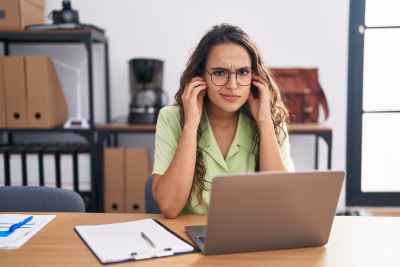 Loud office environments are mentally draining workers says Jabra report