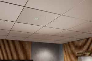 Sennheiser’s TeamConnect Ceiling Medium microphone certified for Zoom Rooms with Q-Sys