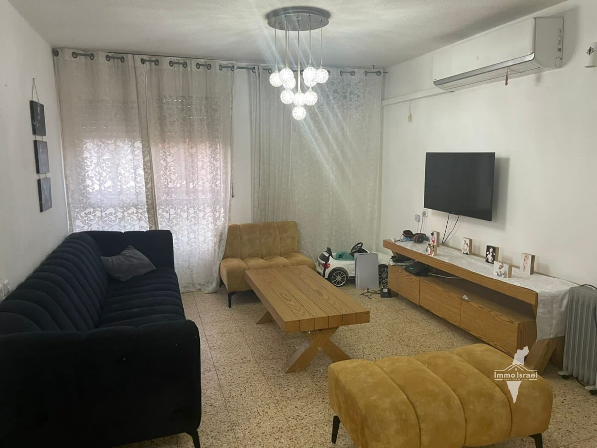 4-Room Apartment in Tet Neighborhood