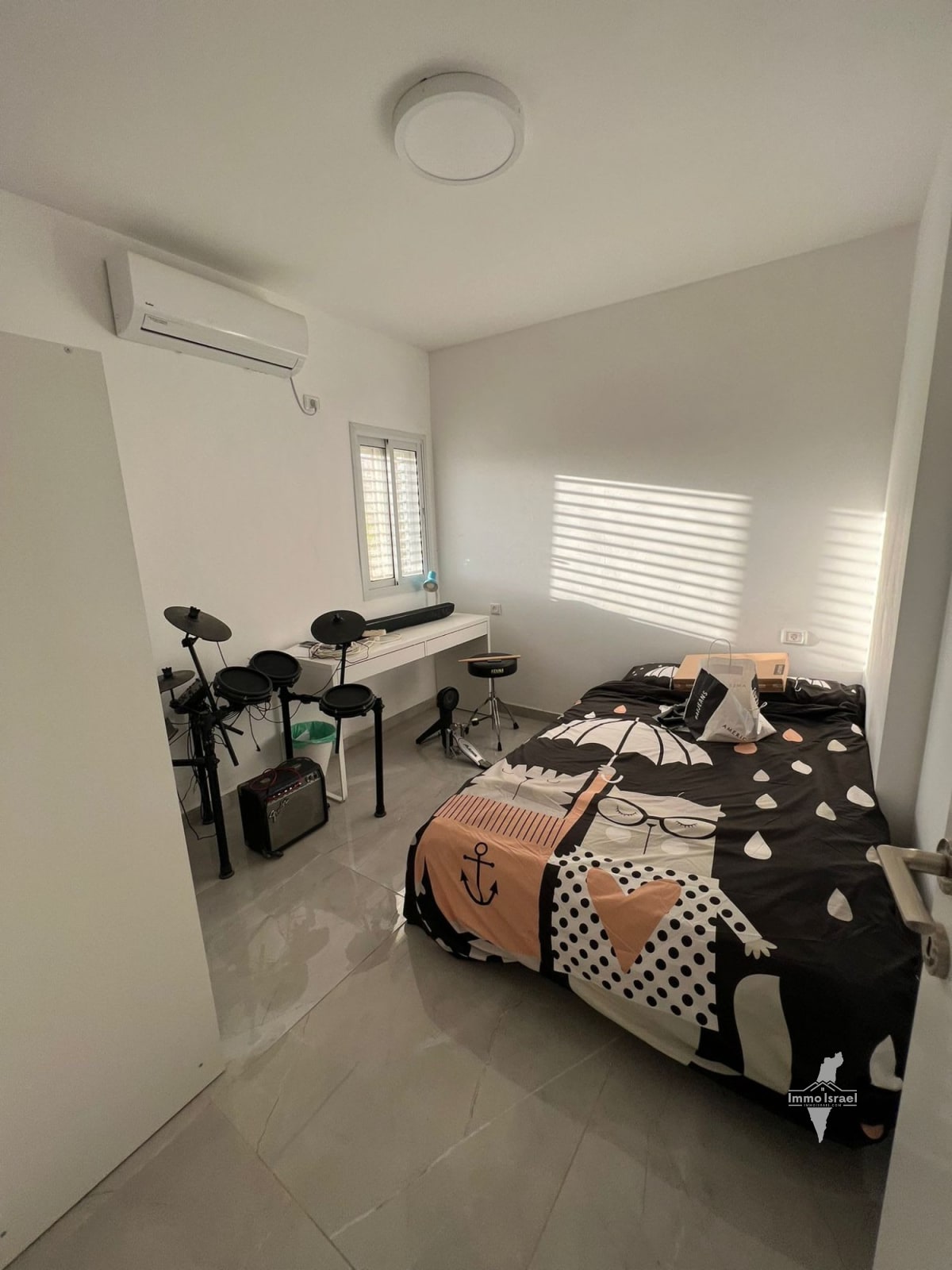 Perfect Location for Students! Fully Renovated Apartment for Rent