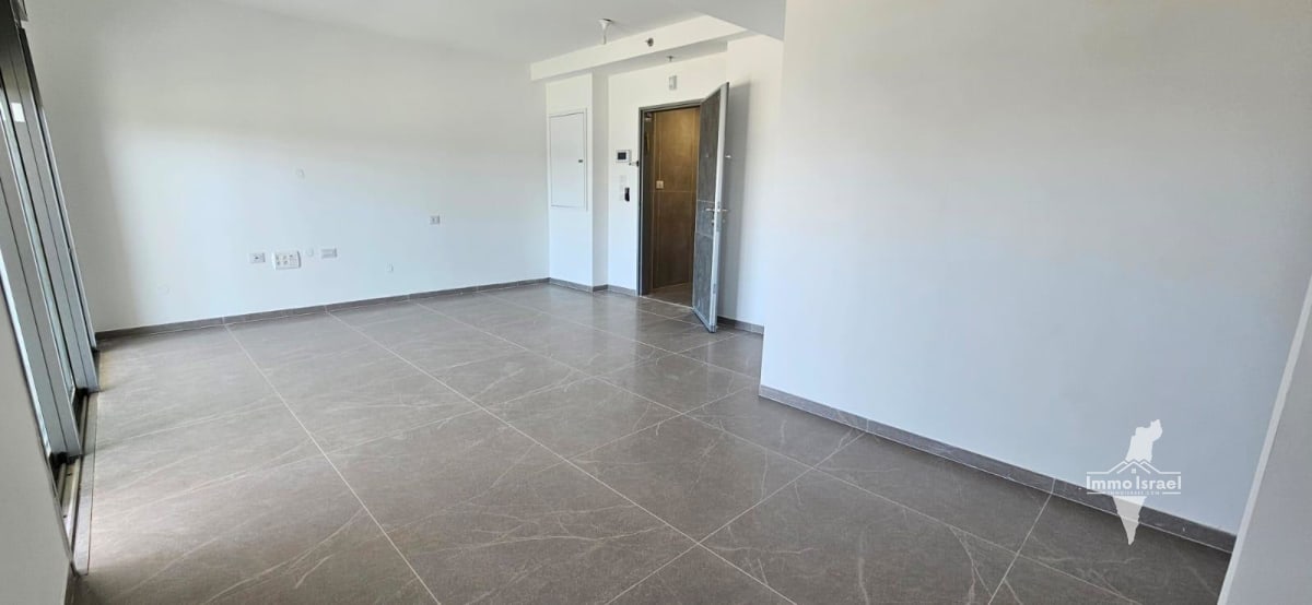 New and Exclusive 3-Room Apartment for Rent in Neot Hadarim