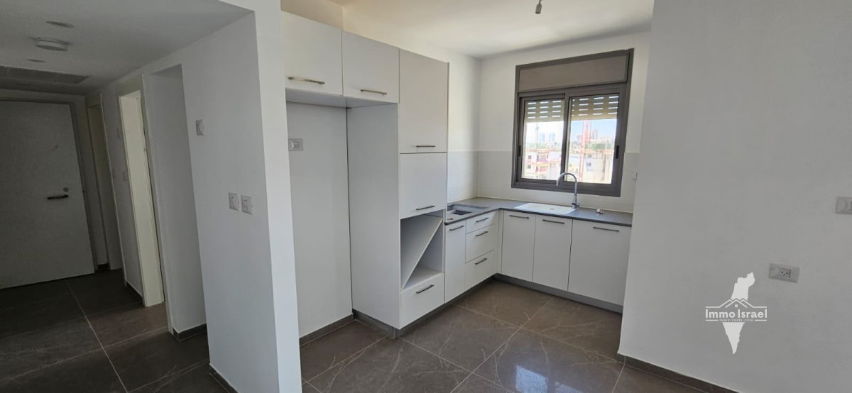 New and Exclusive 3-Room Apartment for Rent in Neot Hadarim