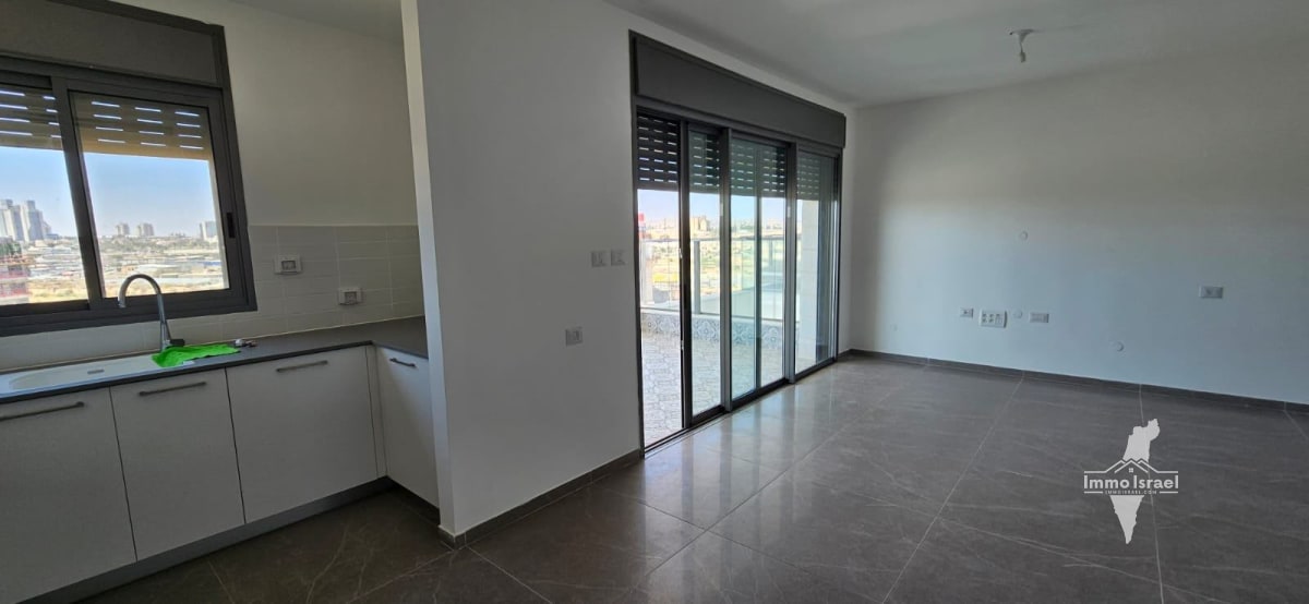 New and Exclusive 3-Room Apartment for Rent in Neot Hadarim