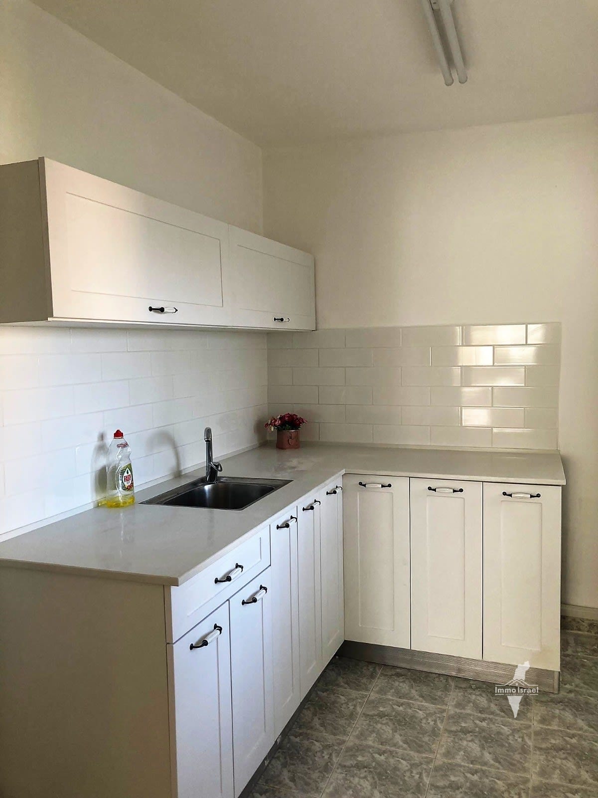 3-Room Apartment in Tet Neighborhood, Be'er Sheva