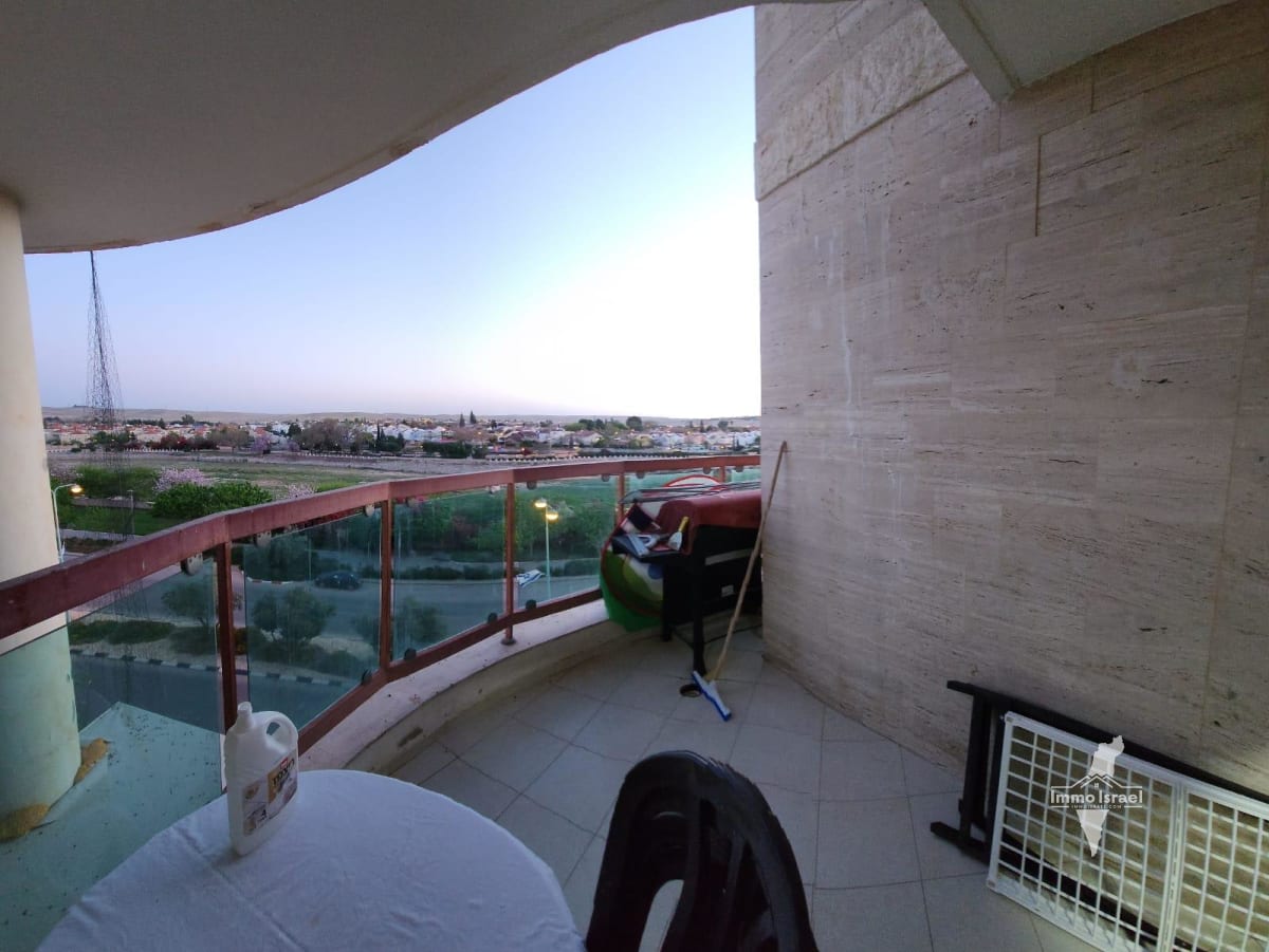 4-Room Apartment in Neve Ze'ev, Shlomo Tene Street