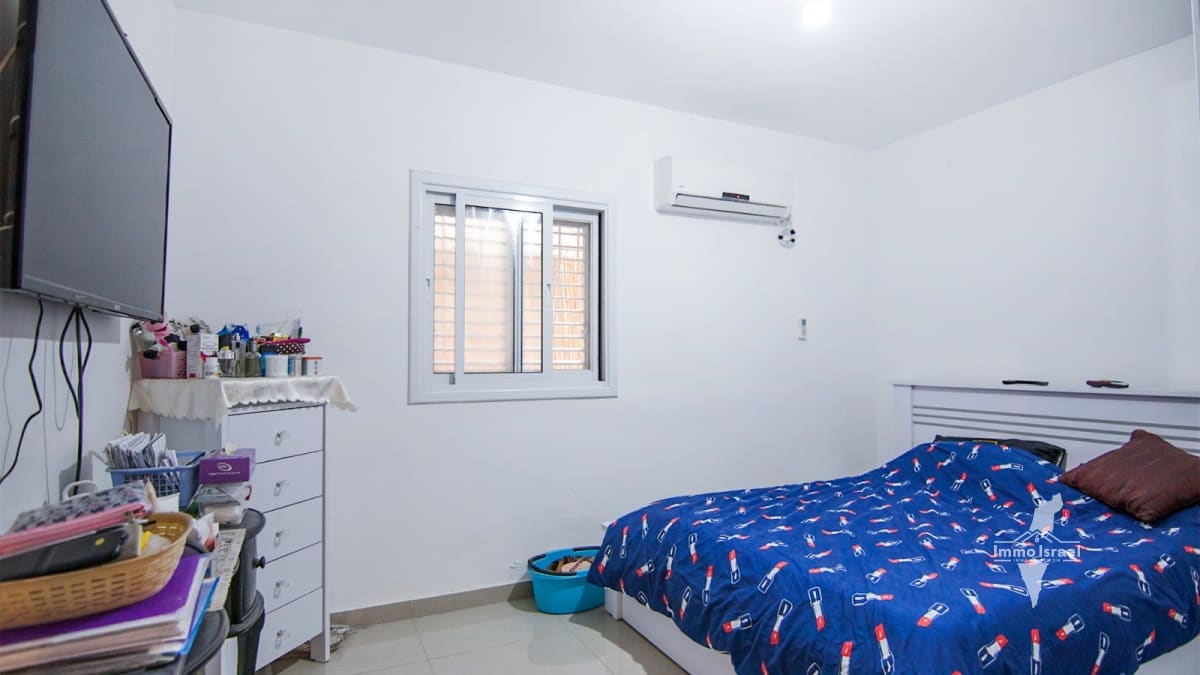 For Sale: 6-Room Garden Apartment Shahal Street