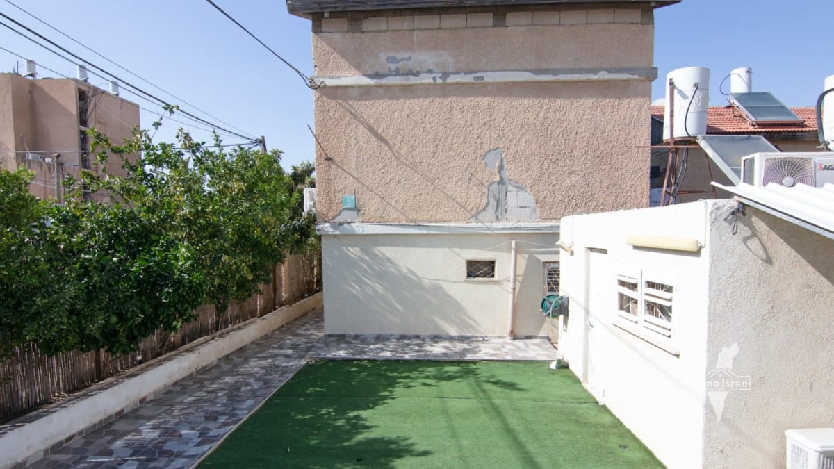 For Sale: 6-Room Garden Apartment Shahal Street