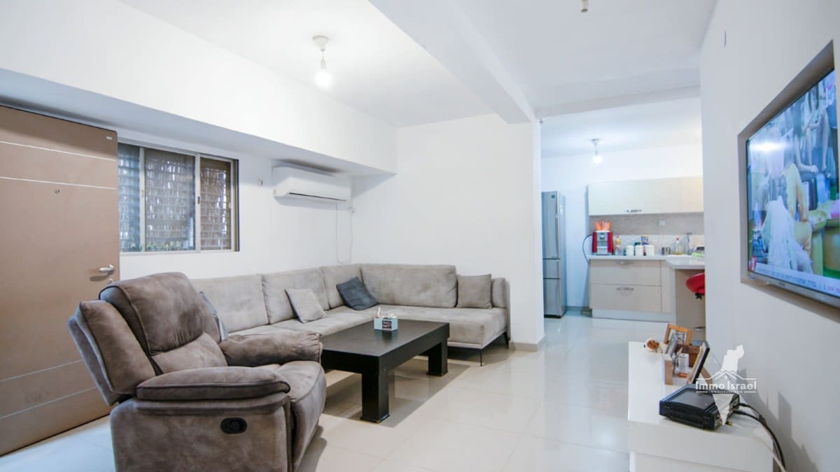 For Sale: 6-Room Garden Apartment Shahal Street