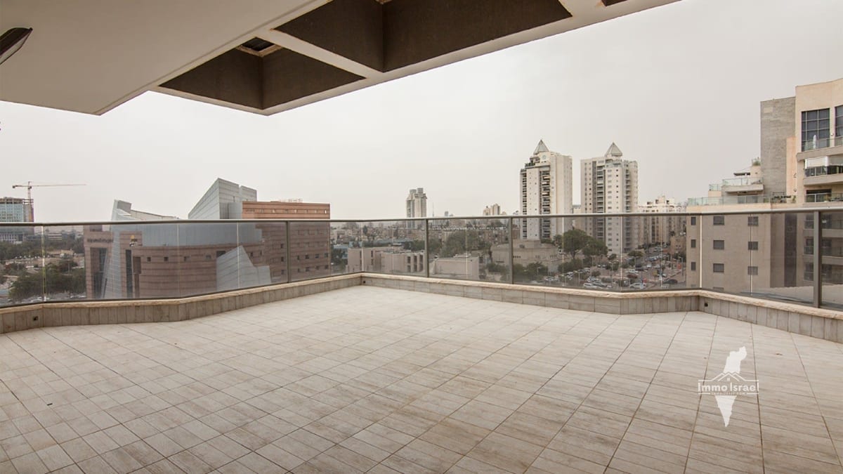 For Sale Luxury Penthouse with 6 Rooms on Yaakov Cohen Street