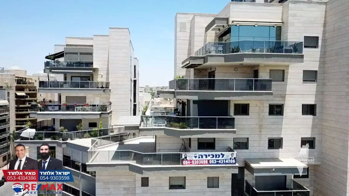 For Sale Luxury Penthouse with 6 Rooms on Yaakov Cohen Street