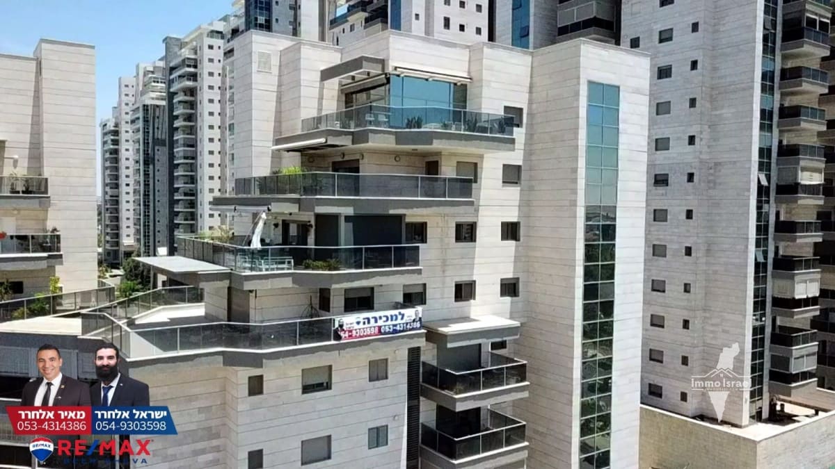 For Sale Luxury Penthouse with 6 Rooms on Yaakov Cohen Street