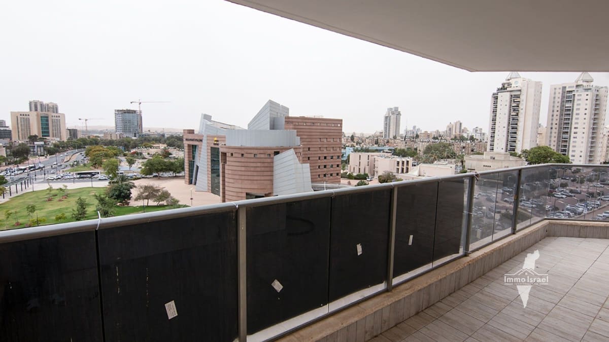 For Sale Luxury Penthouse with 6 Rooms on Yaakov Cohen Street