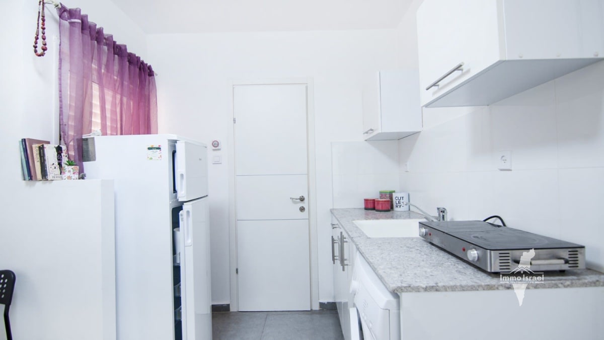 For Sale: 4-Room Property in Gimel Neighborhood on HaNoter Street