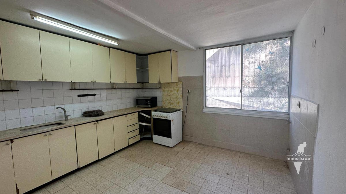 For sale: 3-room garden apartment in neighborhood Dalet on Yoel HaShofet Street