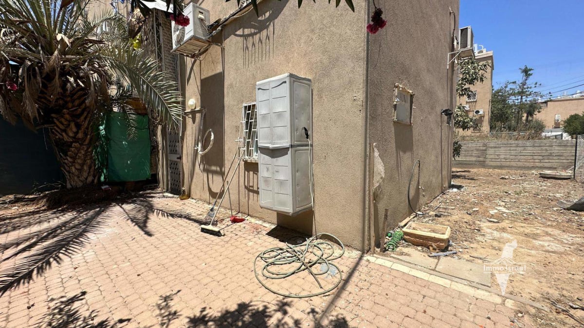 For sale: 3-room garden apartment in neighborhood Dalet on Yoel HaShofet Street