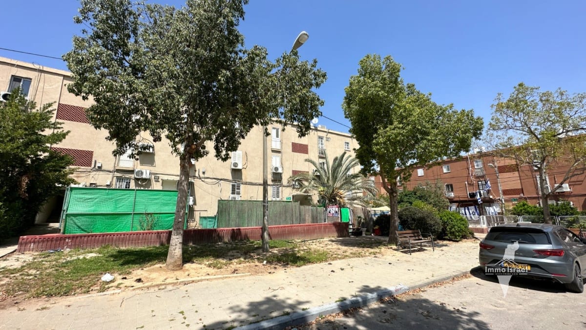 For sale: 3-room garden apartment in neighborhood Dalet on Yoel HaShofet Street