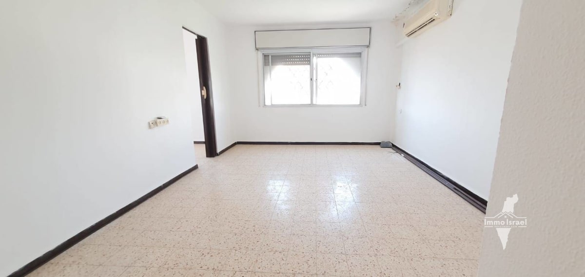 À Vendre : Appartement de 2,5 Pièces dans le Nouveau Quartier Vav HaHadasha sur la Rue Yaakov Dori