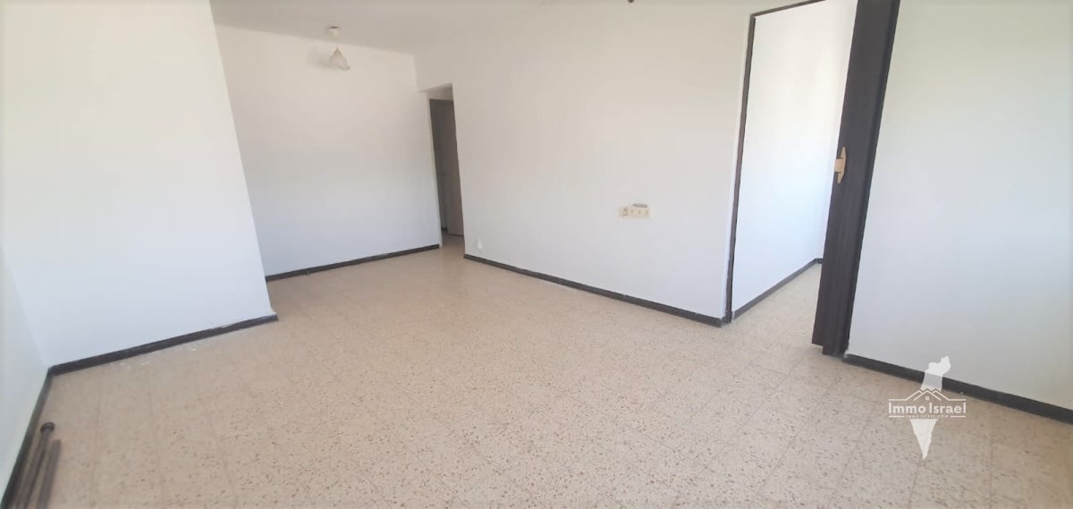 À Vendre : Appartement de 2,5 Pièces dans le Nouveau Quartier Vav HaHadasha sur la Rue Yaakov Dori