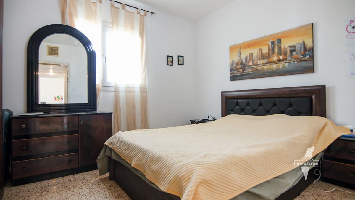 3-Room Apartment in Yud Alef Neighborhood on Radak Street