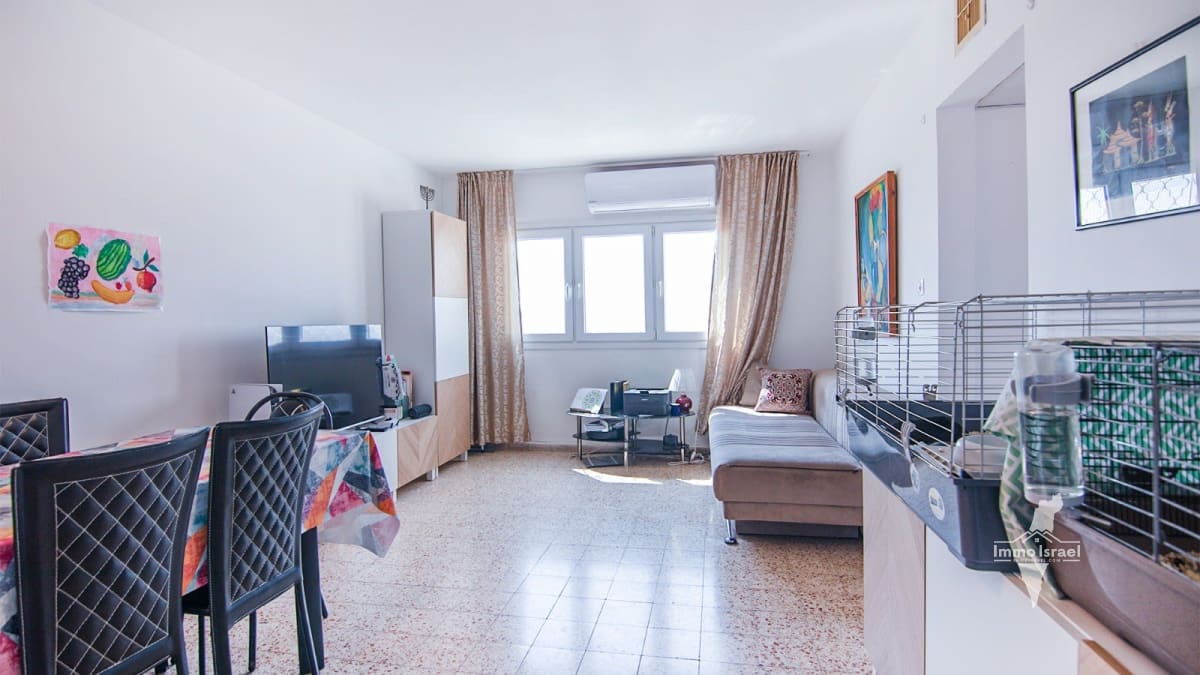 3-Room Apartment in Yud Alef Neighborhood on Radak Street