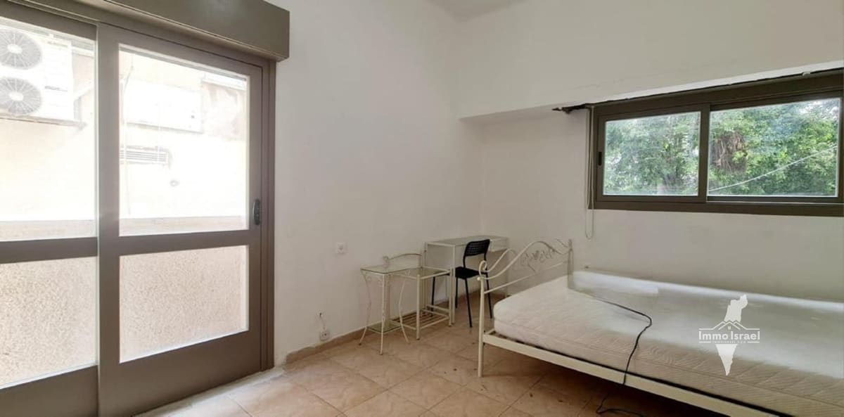 For Rent: 2-Room Apartment on Shir/Dizengoff Street