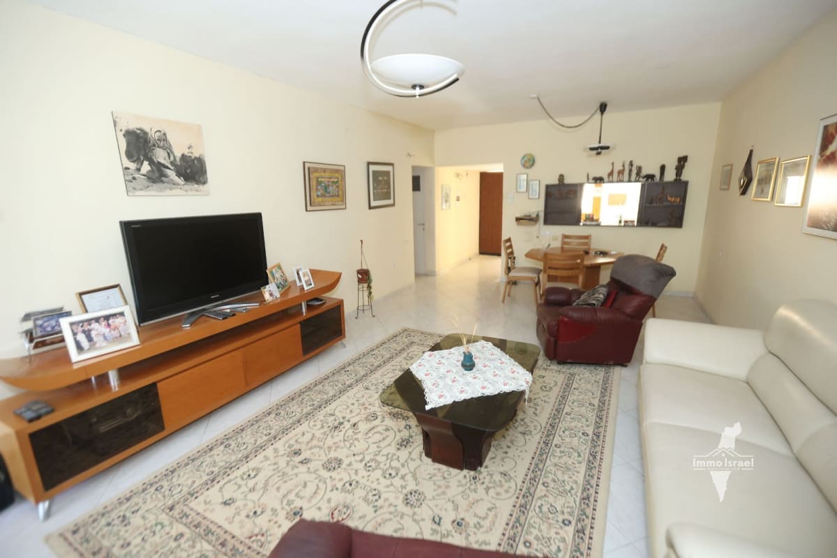 For Sale: 6.5-Room Duplex in Omer