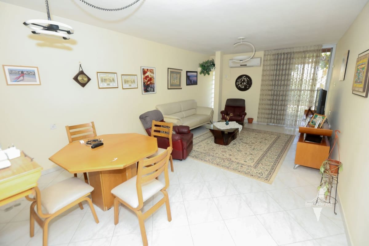 For Sale: 6.5-Room Duplex in Omer