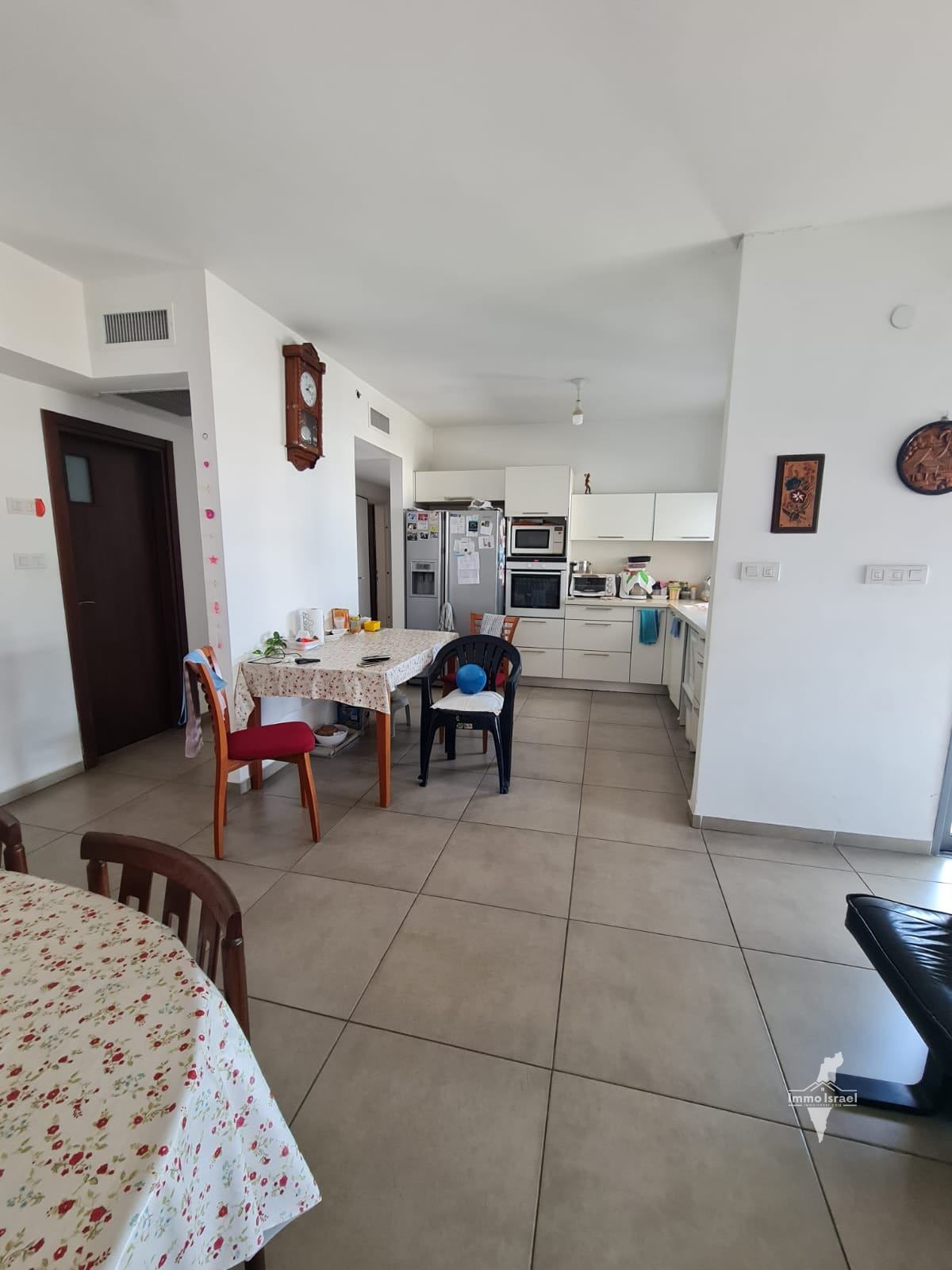 For Rent 4-Room Apartment in Nachalat Yitzhak