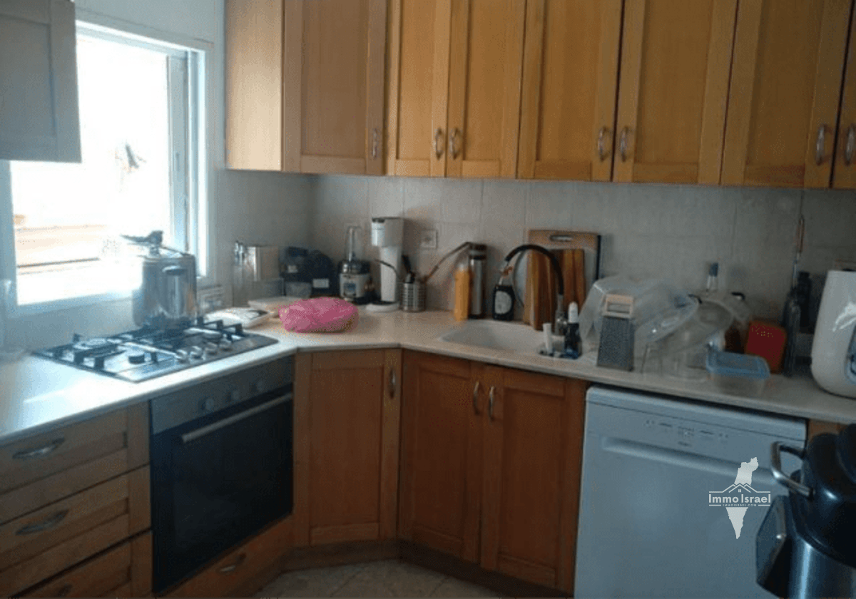 À vendre, appartement de 4 pièces à Neve Yehoshua