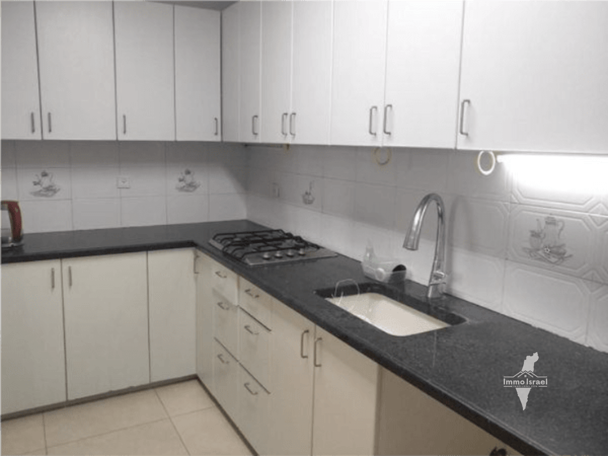 5-room apartment for rent in Merom Mave