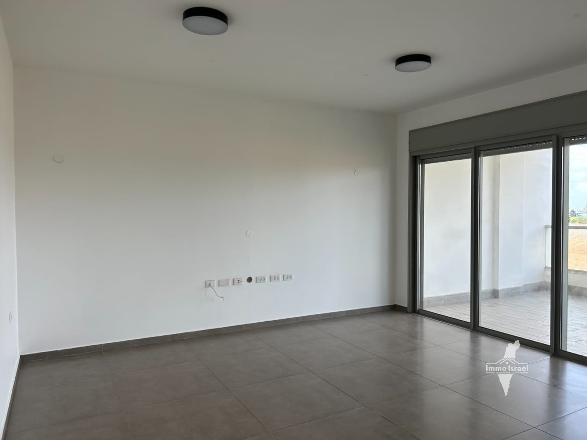 5-room Apartment for Rent in the Hamishtala Neighborhood