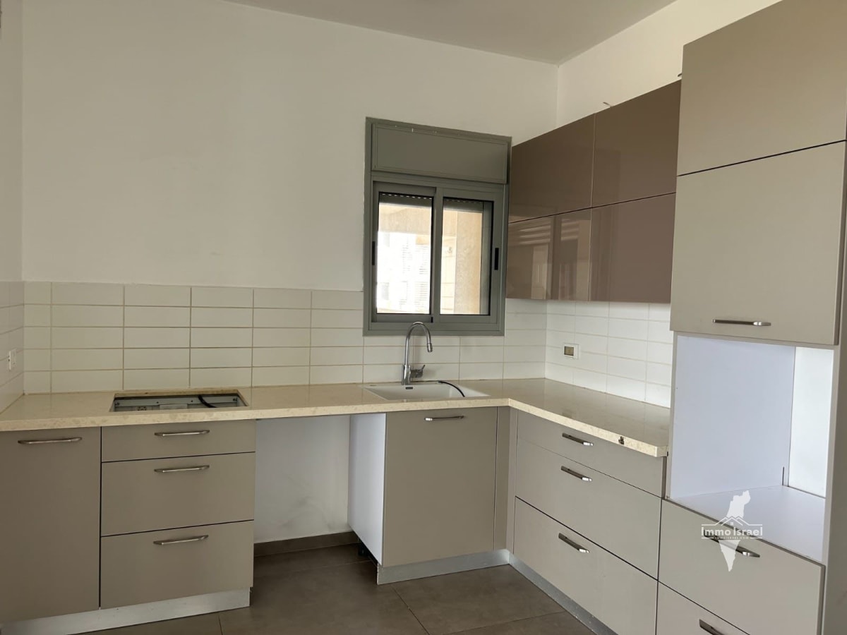 להשכרה דירת 5 חדרים בשכונת המשתלה שבצפון ת"א