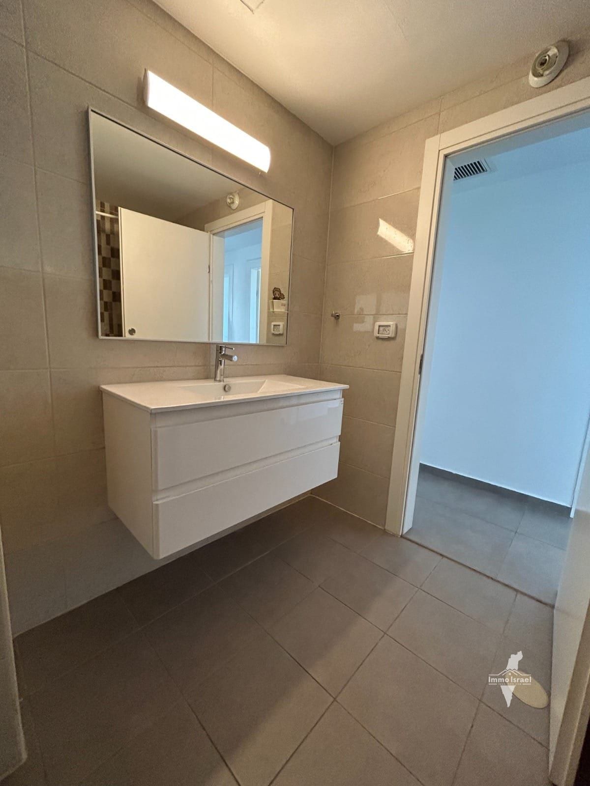 Сдается в аренду квартира с 5 комнатами в районе Хамисхтала