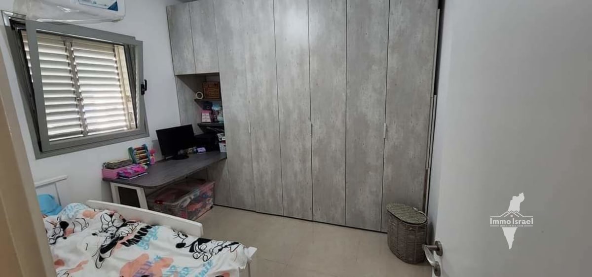 For Sale: 4-Room Apartment at 4 Orloff Street, North Tel Aviv