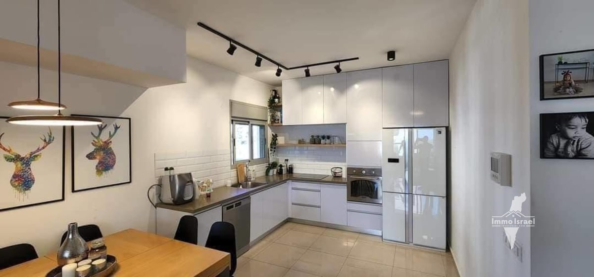 For Sale: 4-Room Apartment at 4 Orloff Street, North Tel Aviv