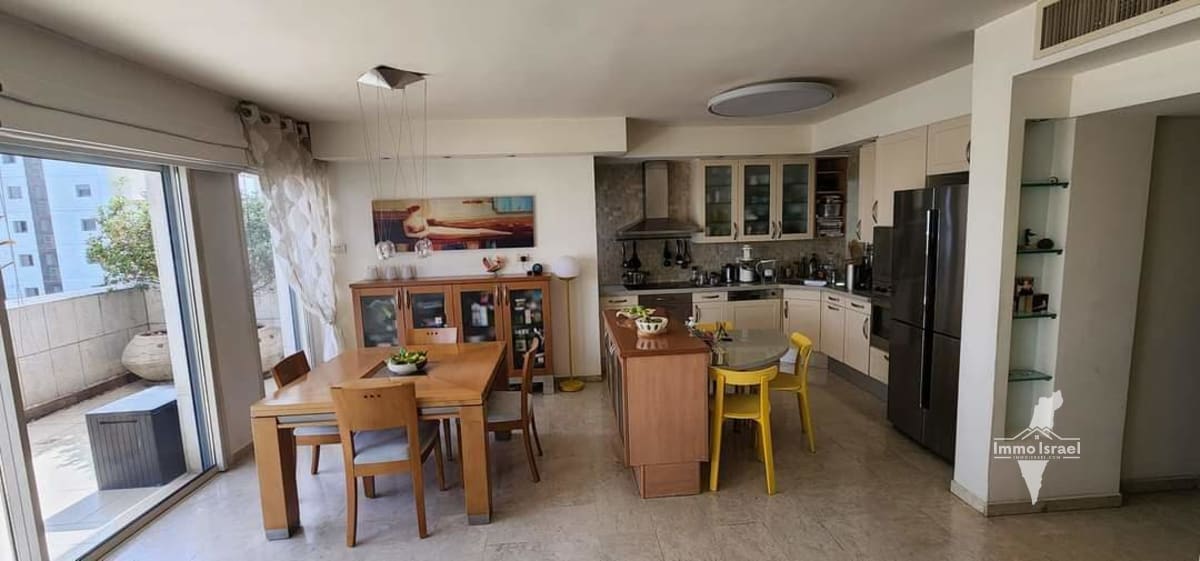 Продается мини-пентхаус с 4,5 комнатами в районе Хамисхтала