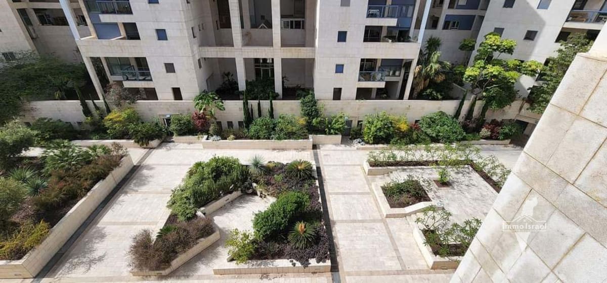 Продается мини-пентхаус с 4,5 комнатами в районе Хамисхтала