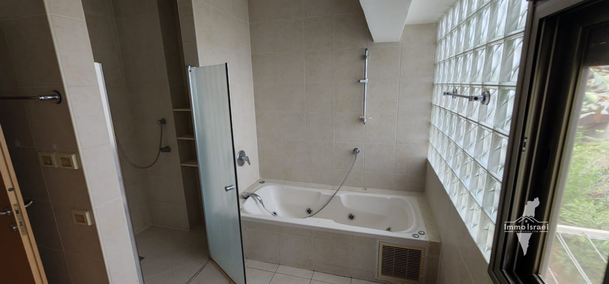 Дом с 7 комнатами в аренду на улице Яир, Рамат Ган