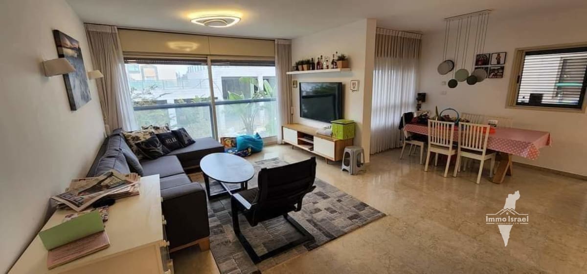 4-bedroom Apartment for Sale in the Hamishtala Neighborhood