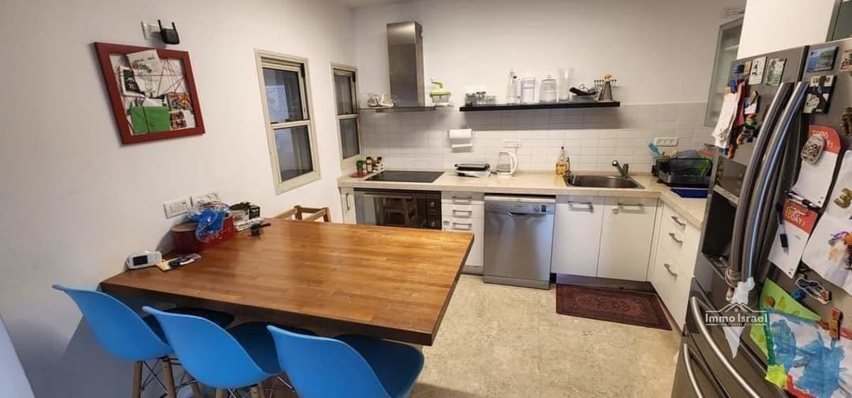 4-bedroom Apartment for Sale in the Hamishtala Neighborhood