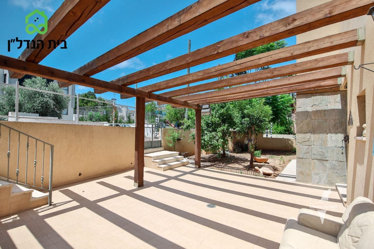 5-bedroom private house for sale in Zichron Yaakov