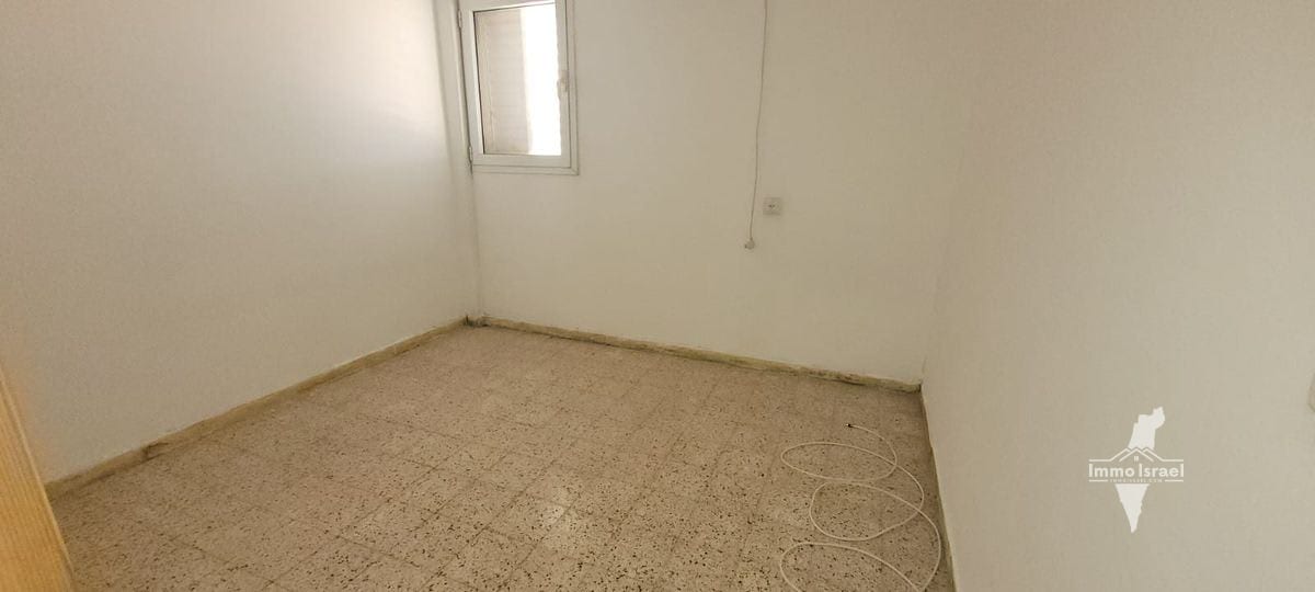 For Rent: 4 and a Half-Room Apartment in Ramla