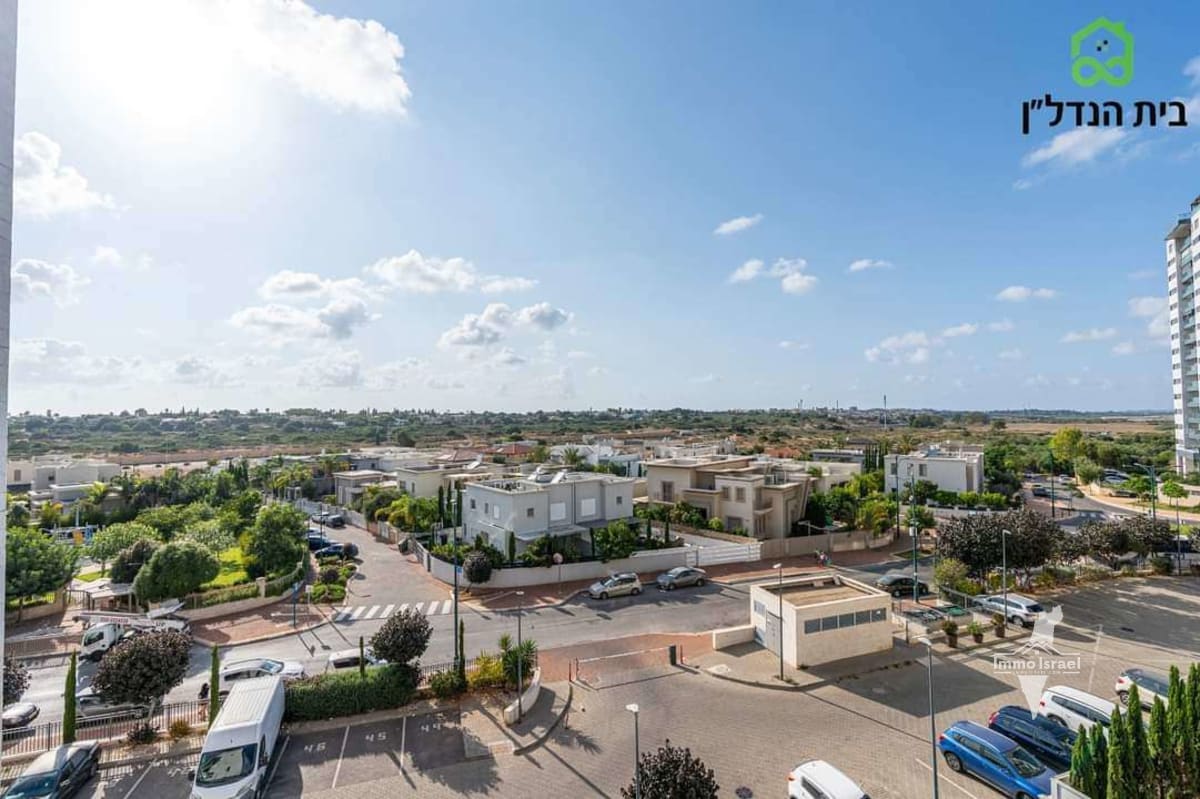 For Sale: 4.5-Room Apartment in Yuval Neighborhood