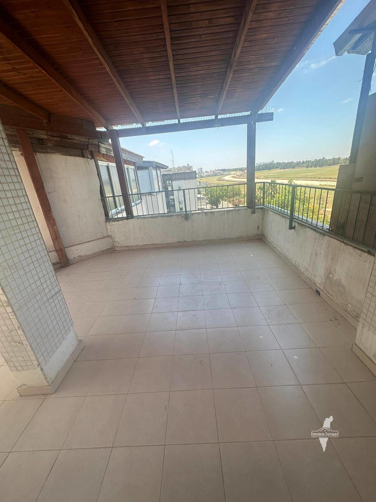 À vendre: Duplex de toit de 4 pièces au 52, rue Aharon Lublin, Ganei Aviv, Lod