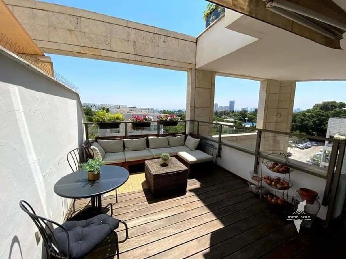 For Sale: Luxury 5-Room Apartment in North Tel Aviv