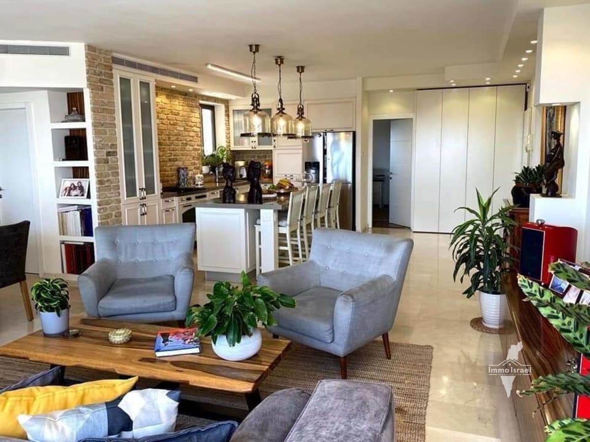For Sale: Luxury 5-Room Apartment in North Tel Aviv